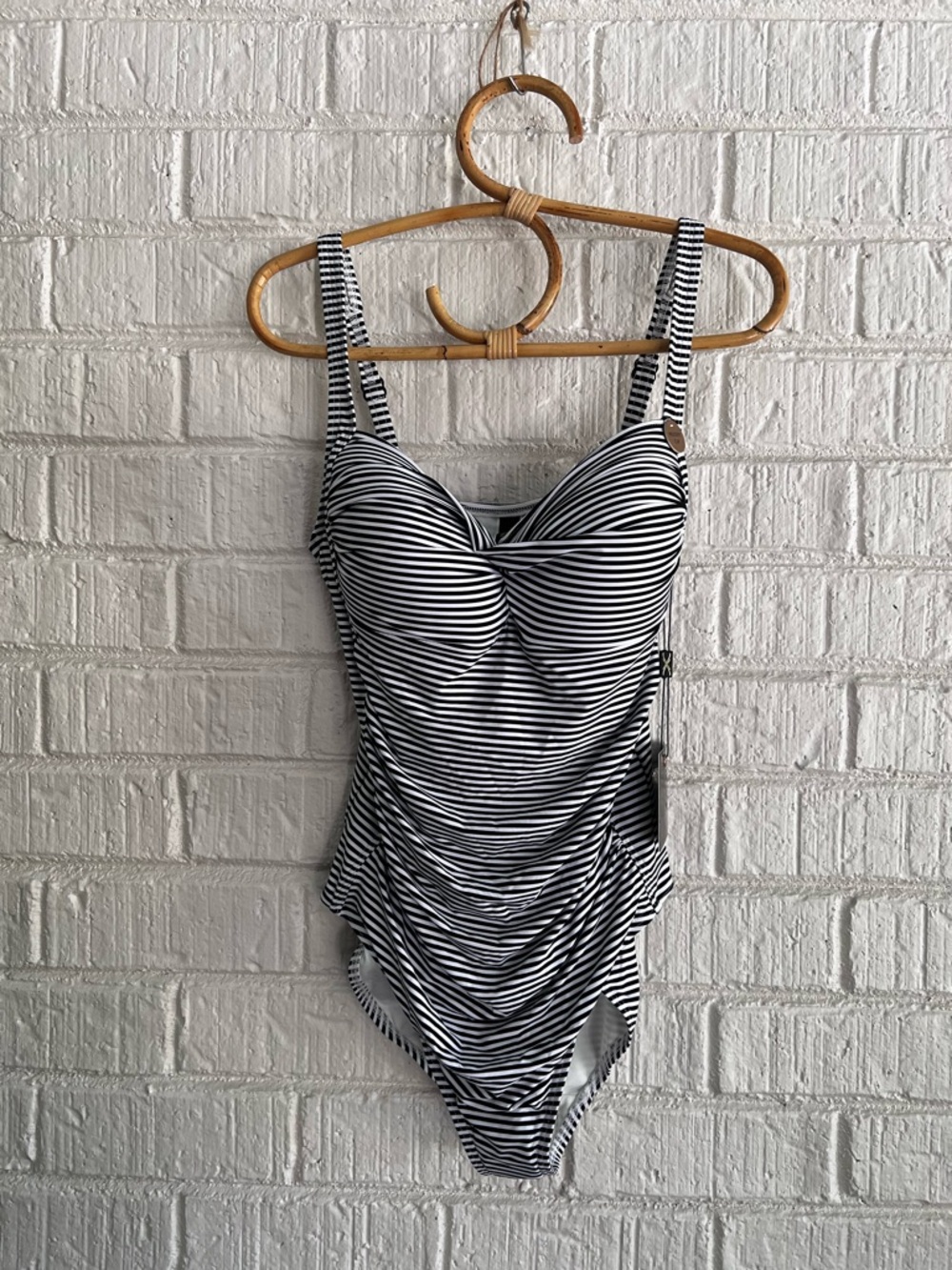 NIPTUCK NWT Sz 10 Striped Black & White Womens One-Piece Tummy Control Swimsuit